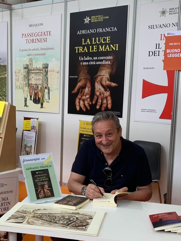 Salone del libro 2024, firmacopie "La luce tra le mani"